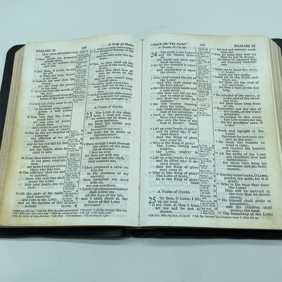 Vintage Holy Bible - Revised Standard Version - Picture 5 of 9